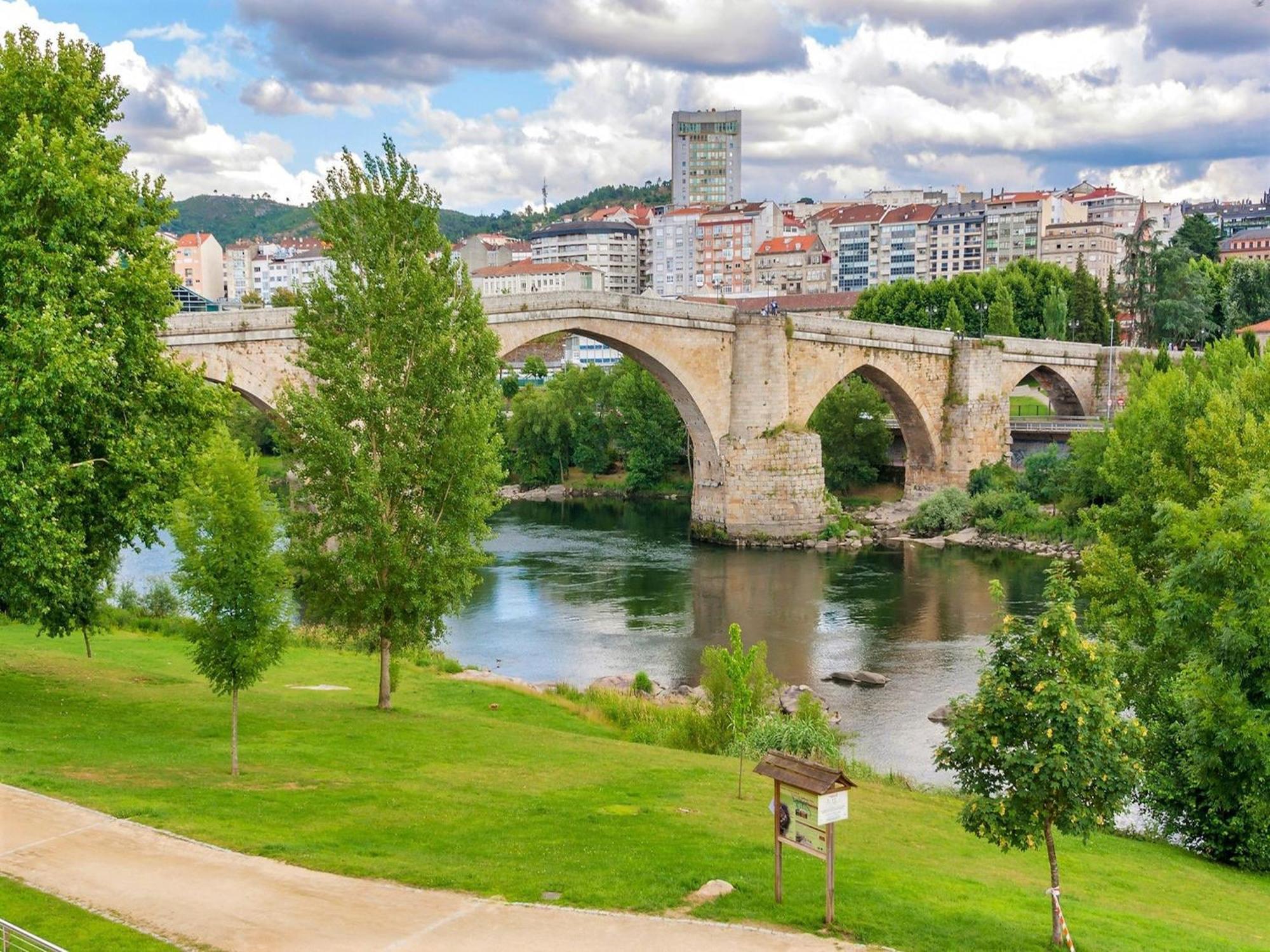 Charming Apartment In Ourense Overlooking The City Exterior photo